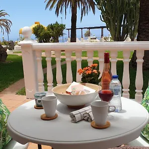 https://madre-tierra-apartment.adeje-hotels.com